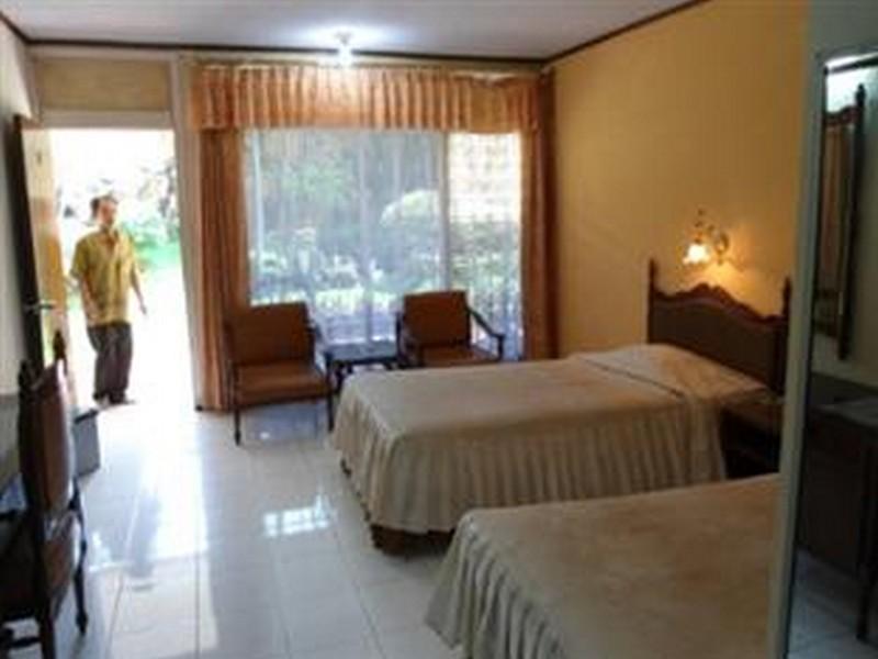 Hotel Safari Jember Exterior photo